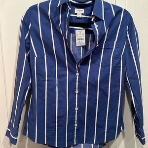 NWT J Crew Factory Button-up cotton poplin shirt in signature fit.
